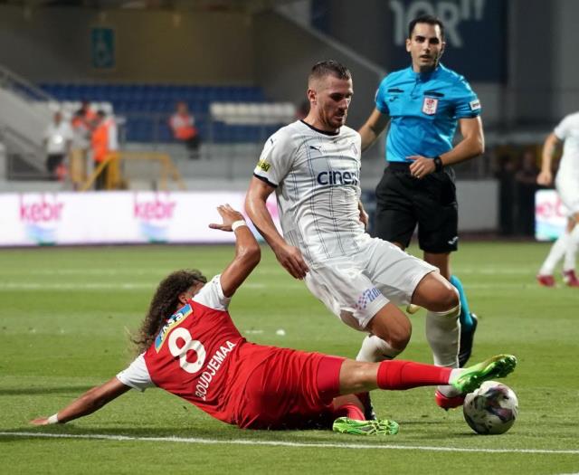 Kasımpaşa, Hatay karşısında ilki başardı! İstanbul ekibi sahasında tek golle güldü Kasımpaşa, Hatay karşısında ilki başardı! İstanbul ekibi sahasında tek golle güldü