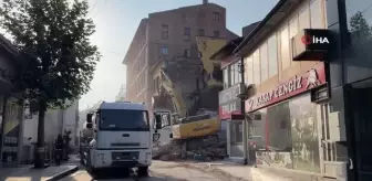 Kentte saat kulesi merkezli 14 bin metrekarelik meydan oluşturulacak