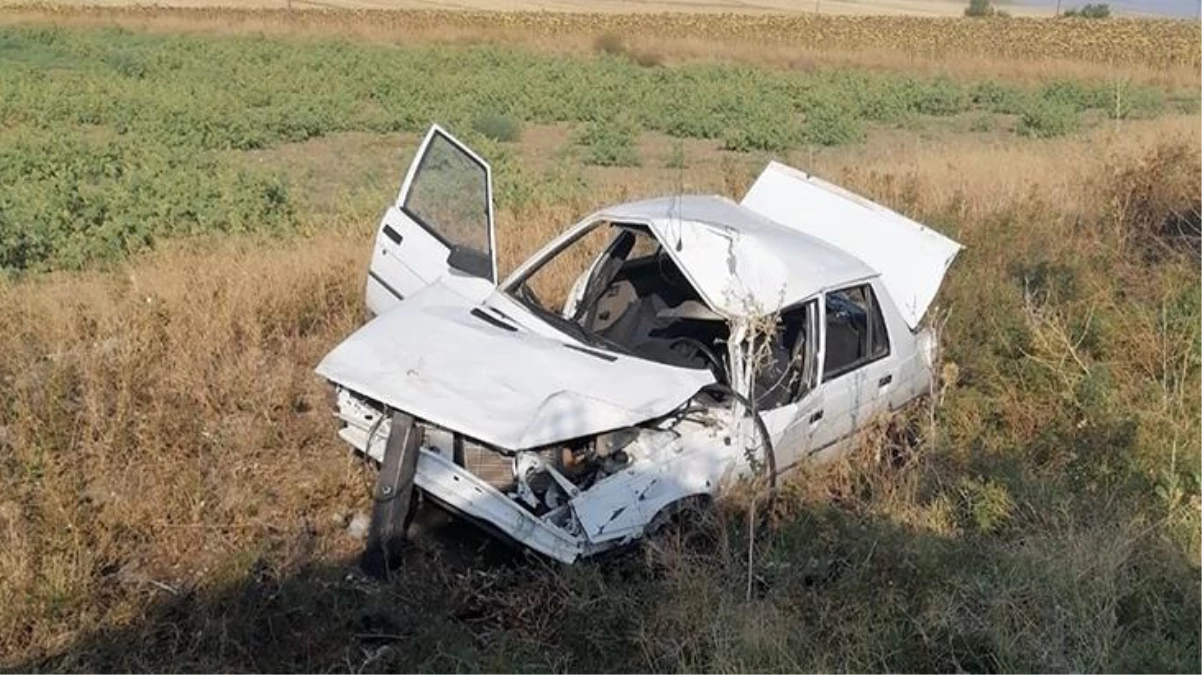 Çorum\'da korkunç kaza: Tarlaya uçan aracın içinde bulunan baba ile kızını ölüm ayırdı