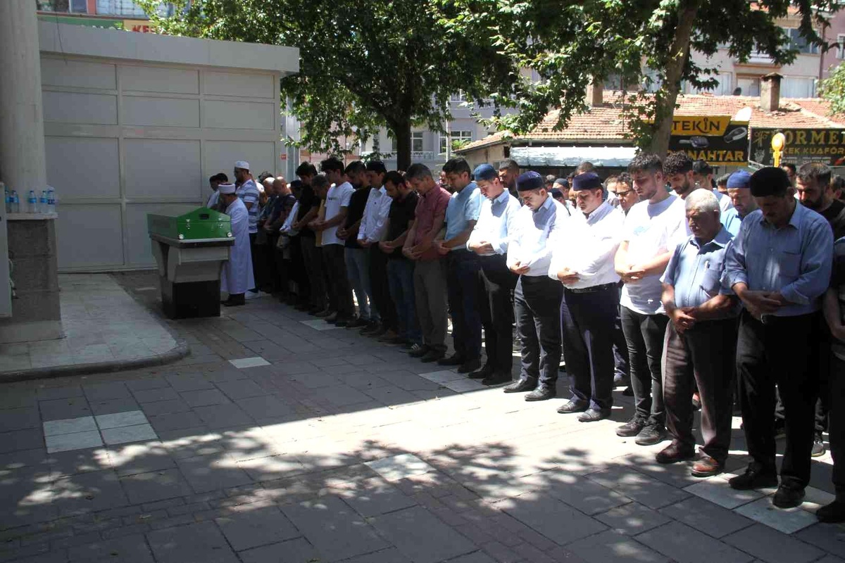 Konya\'da cinayete kurban giden harita mühendisi fırıncı toprağa verildi