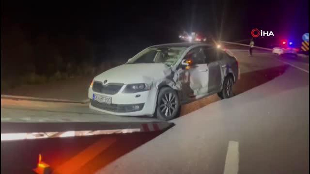 Otobüsün çarptığı otomobilde iki kişi yaralandı
