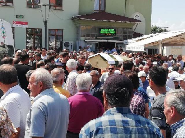 Ozan Tufan'ın acı günü! Milli futbolcunun amcası hayatını kaybetti Ozan Tufan'ın acı günü! Milli futbolcunun amcası hayatını kaybetti