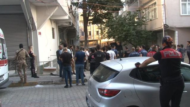Mahalledeki alkoliklere kızdı, tüfekle dehşet saçtı: 1 yaralı Mahalledeki alkoliklere kızdı, tüfekle dehşet saçtı: 1 yaralı