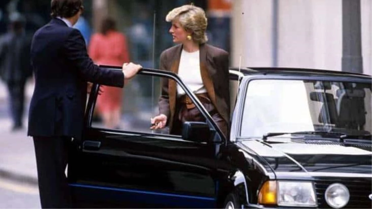 Prenses Diana\'nın kullandığı otomobil, açık artırmada 650 bin sterlinlik rekor fiyata satıldı