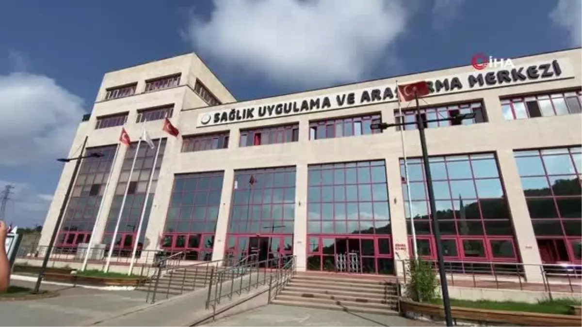 Serinlemek için girdiği denizde nadir görülen durum yaşadı... Başında şişlikle hastaneye gitti