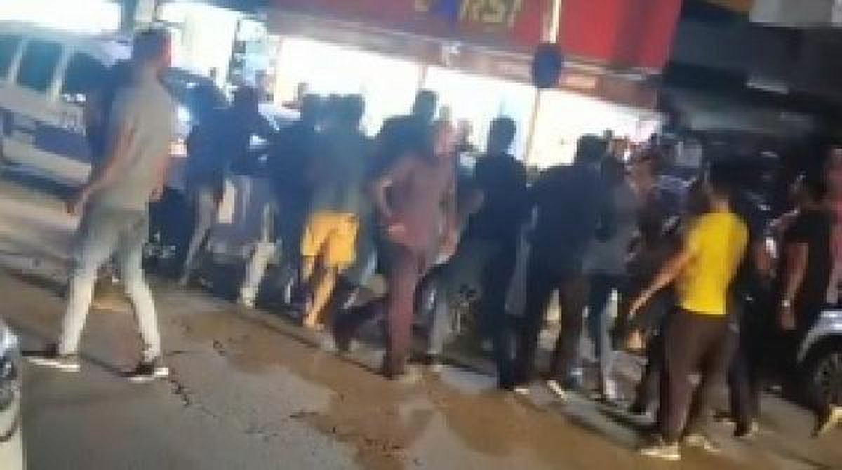 Yolda yürüyen kadına laf atan tacizci, tepki çekince havaya açtığı ateş sonucu arkadaşını vurdu