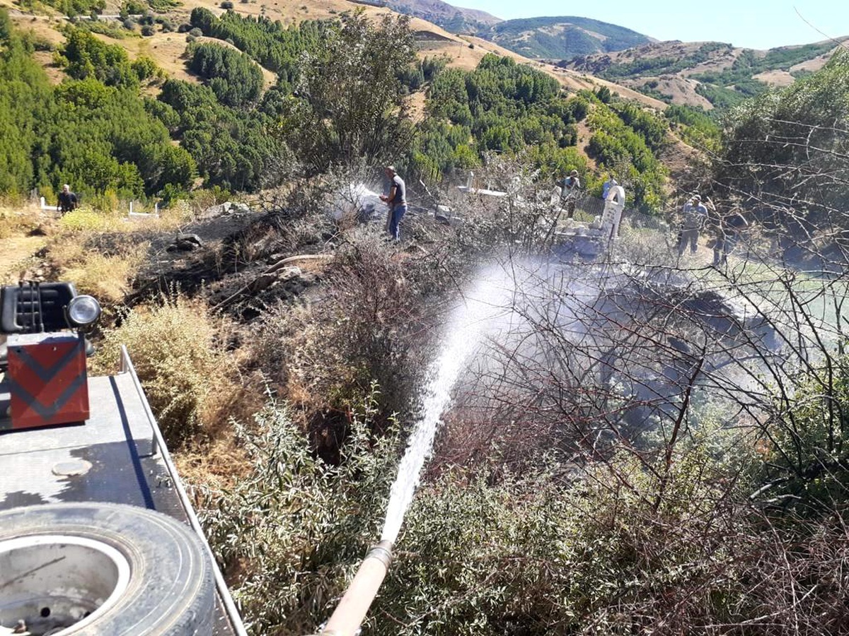 Tunceli\'de otluk alanda çıkan yangın söndürüldü