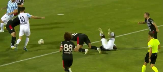 Türkiye, Erzurumspor-Samsunspor maçındaki skandal penaltı kararını konuşuyor