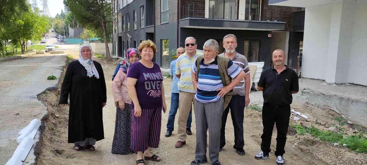 Yeni taşındıkları evlerinde elektriksiz kaldılar