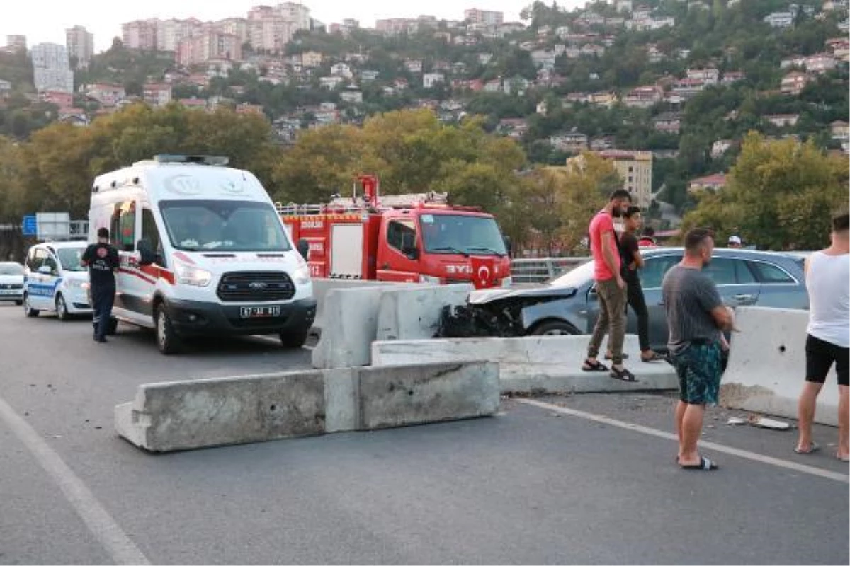 Zonguldak\'ta otomobil beton bariyere çarptı: 3 yaralı