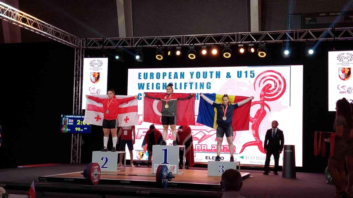 Aydınlı Burcu Avrupa\'yı salladı