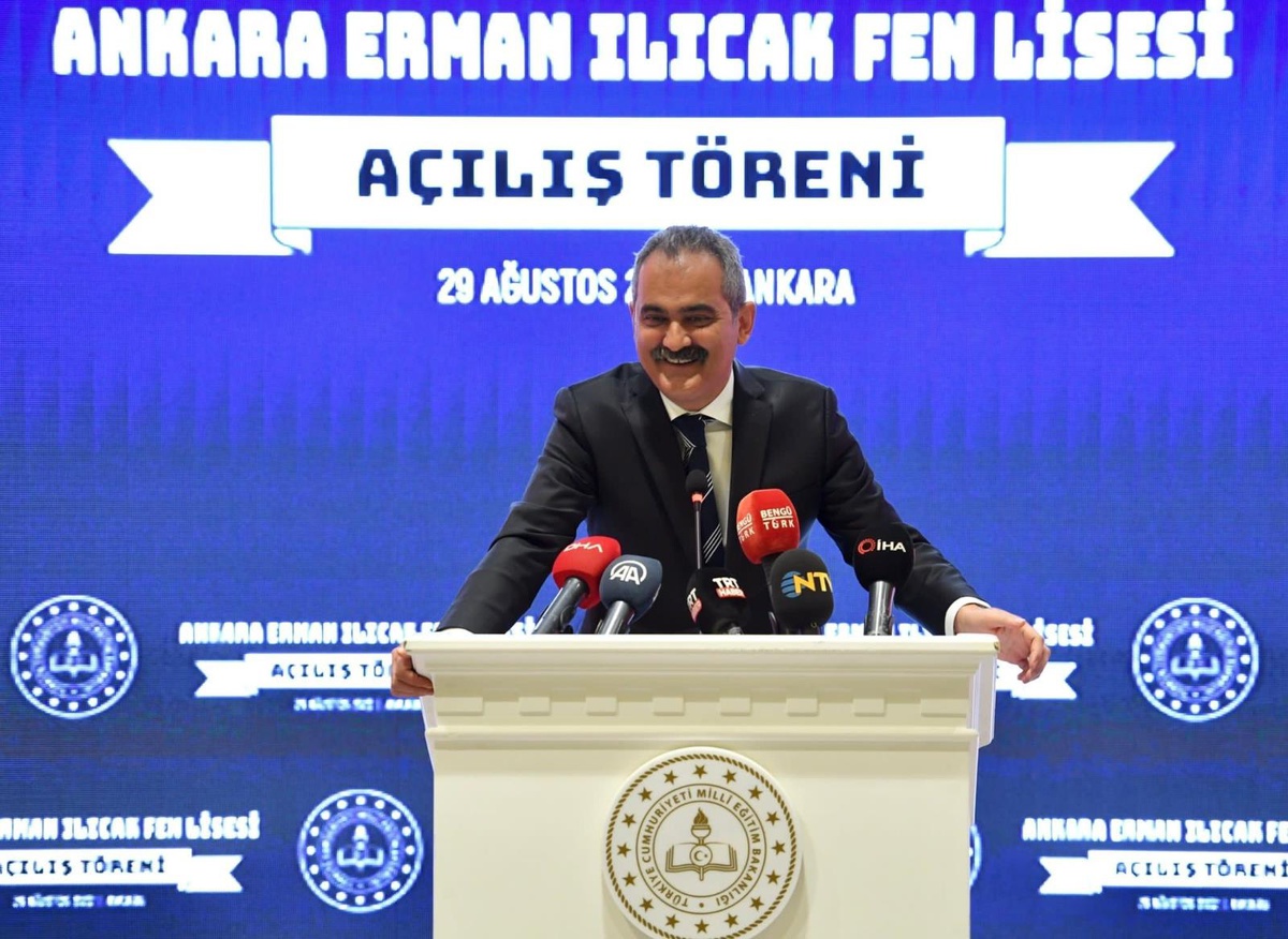 Bakan Özer: "Eğitim öğretim hazırlığı için 3,1 milyar lirayı okullarımıza gönderdik"