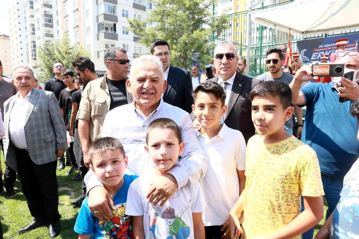 Kayseri gündem haberi... Kayseri Büyükşehir Belediyesinden öğrencilere destek