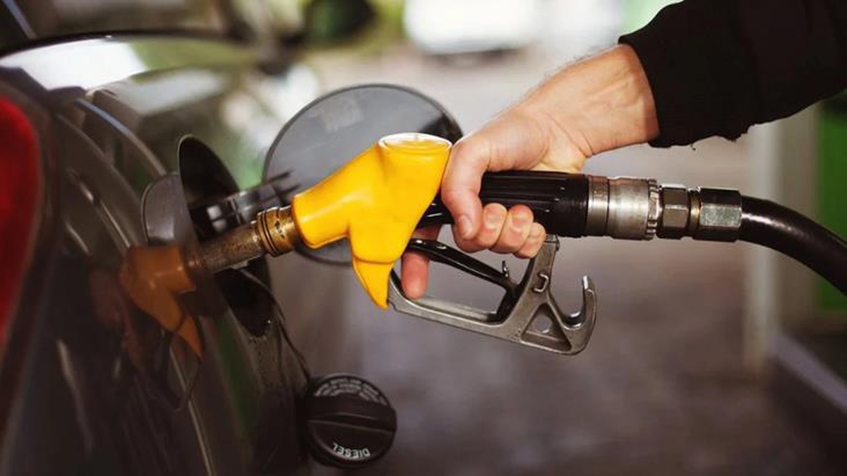 Benzine 1,04 lira indirim geliyor: Litre fiyatı 20,17 liraya kadar düşecek