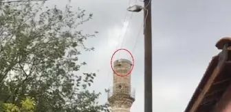Bursa'da dolu ve fırtınada cami minaresi hasar gördü