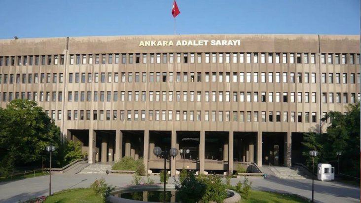 CHP heyeti, Sedat Peker\'in iddiaları sonrası Ankara Adliyesi\'ne giderek suç duyurusunda bulundu