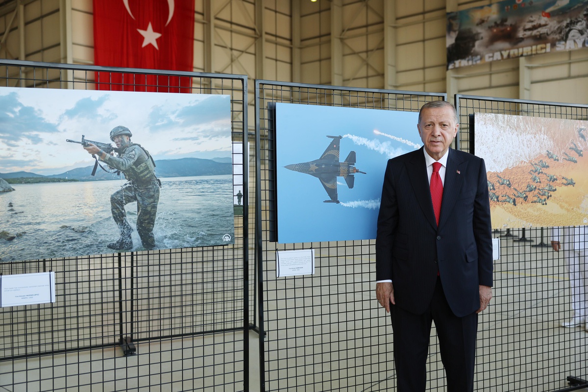 Cumhurbaşkanı Erdoğan, AA\'nın "Mehmetçik: Zaferin Askerleri Sergisi"ni ziyaret etti