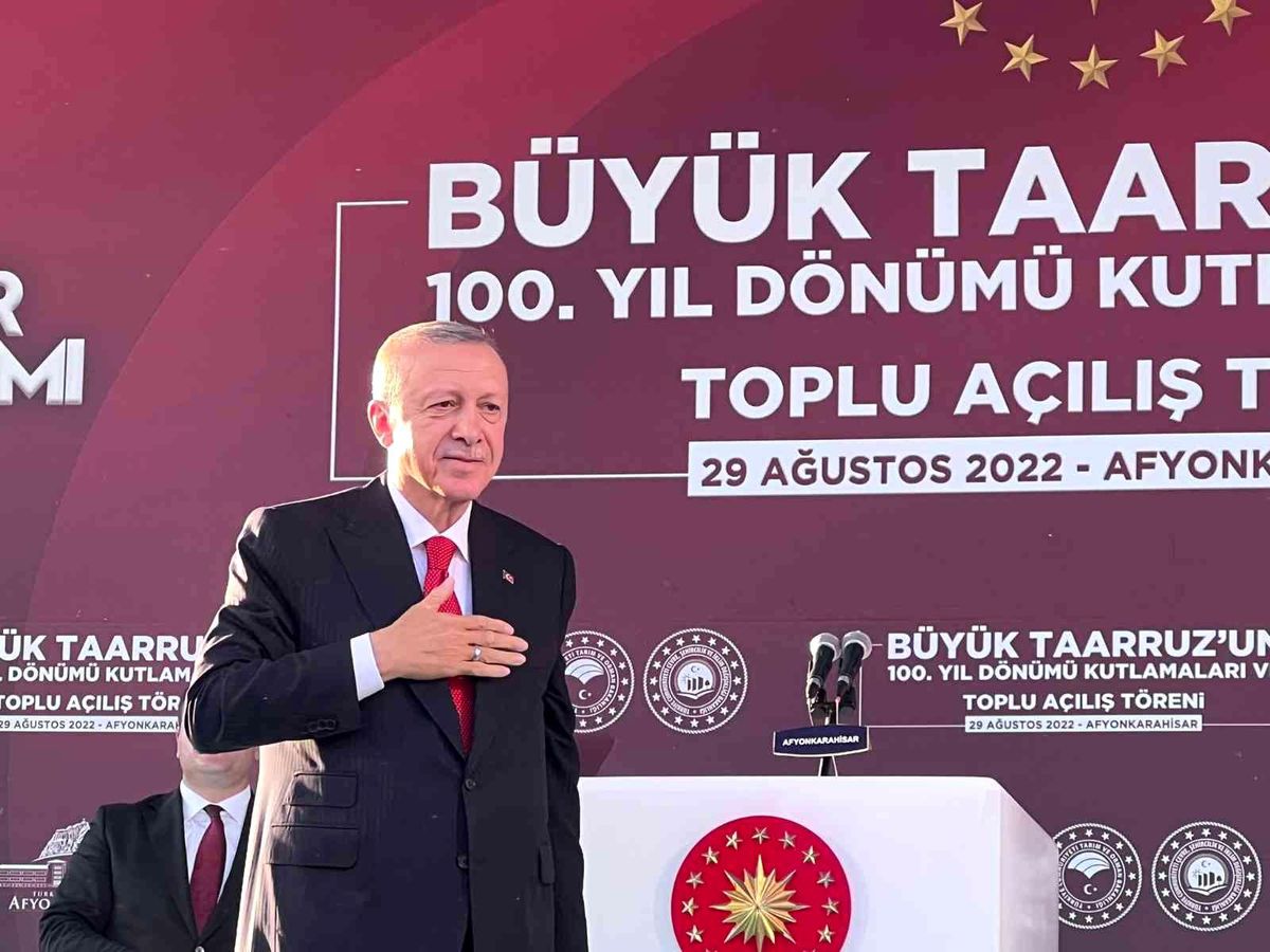 Cumhurbaşkanı Erdoğan: "Muhalefet tüm mesaisini birbirinin kuyusunu kazmaya, yalan ve iftira siyasetiyle ülkenin altını oymaya harcıyor"