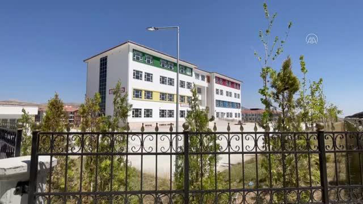 Depremin vurduğu Elazığ\'da yıkılan 23 okul yerine 27 okul inşa edildi