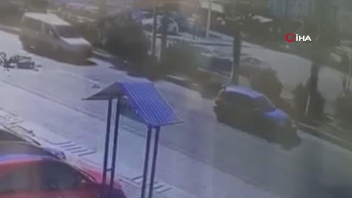 Dikkatsiz sürücü feci kazaya neden oldu