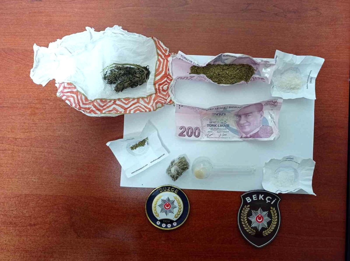 Durdurulan şahsın üzerinden uyuşturucu çıktı