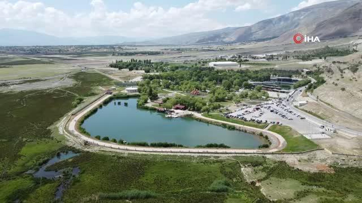 Erzincan\'da sıcaktan bunalan vatandaşlar Ekşisu\'ya akın etti