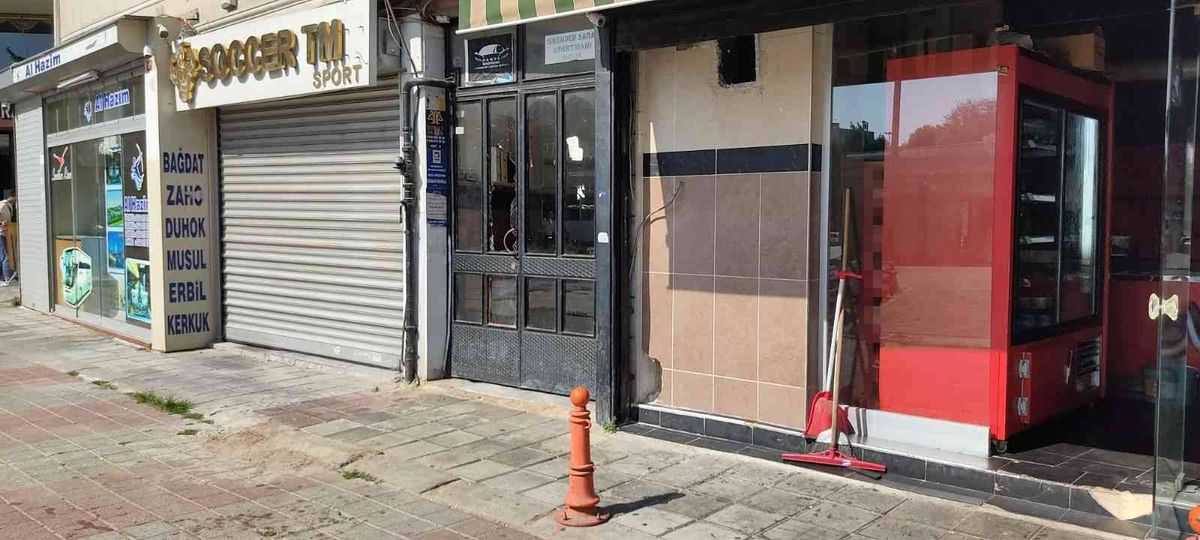 Fatih\'te 3 şüpheli, husumetlisini önce silahla yaraladı, ardından bıçakla saldırdı