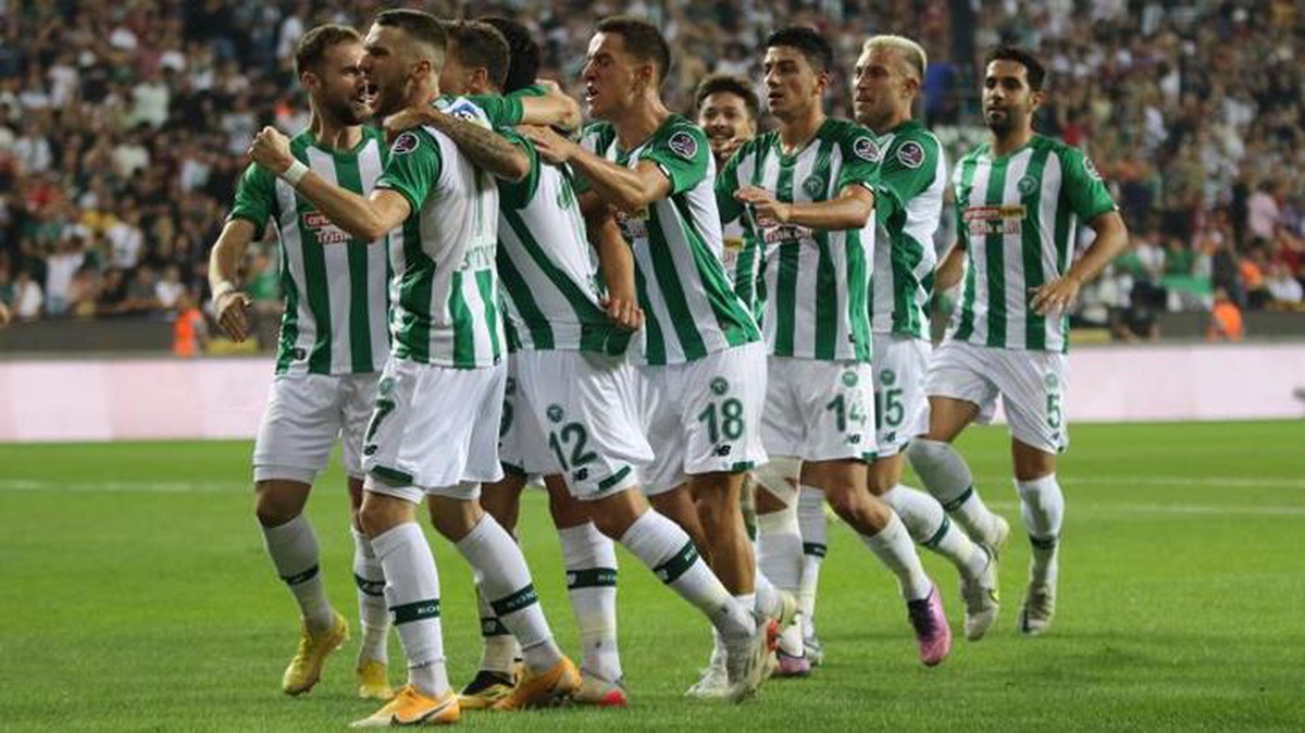 Fenerbahçe\'yi mağlup eden Konyaspor, Süper Lig tarihinde bir ilki gerçekleştirdi!