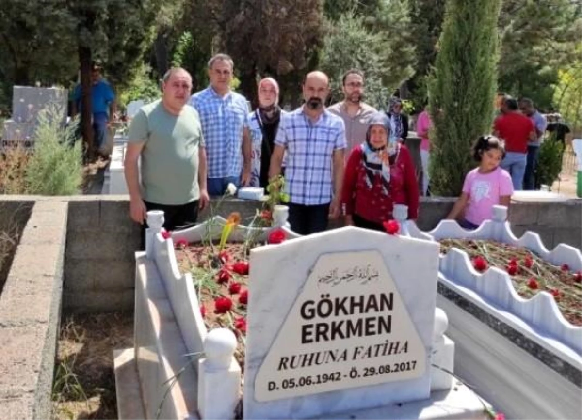Gazeteci Gökhan Erkmen, mezarı başında anıldı