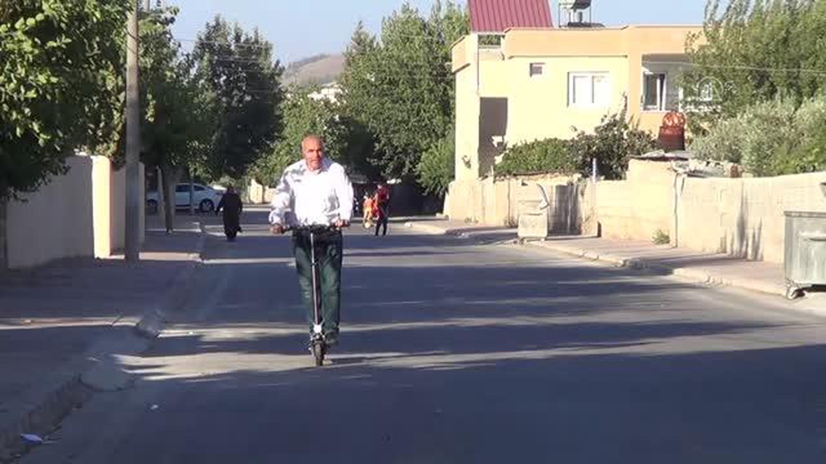 Muhtarın "hizmet aracı" elektrikli skuter