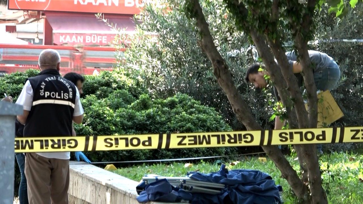 Görevli polislere tüfekle ateş eden şahıs çıkan çatışmada hayatını kaybetti