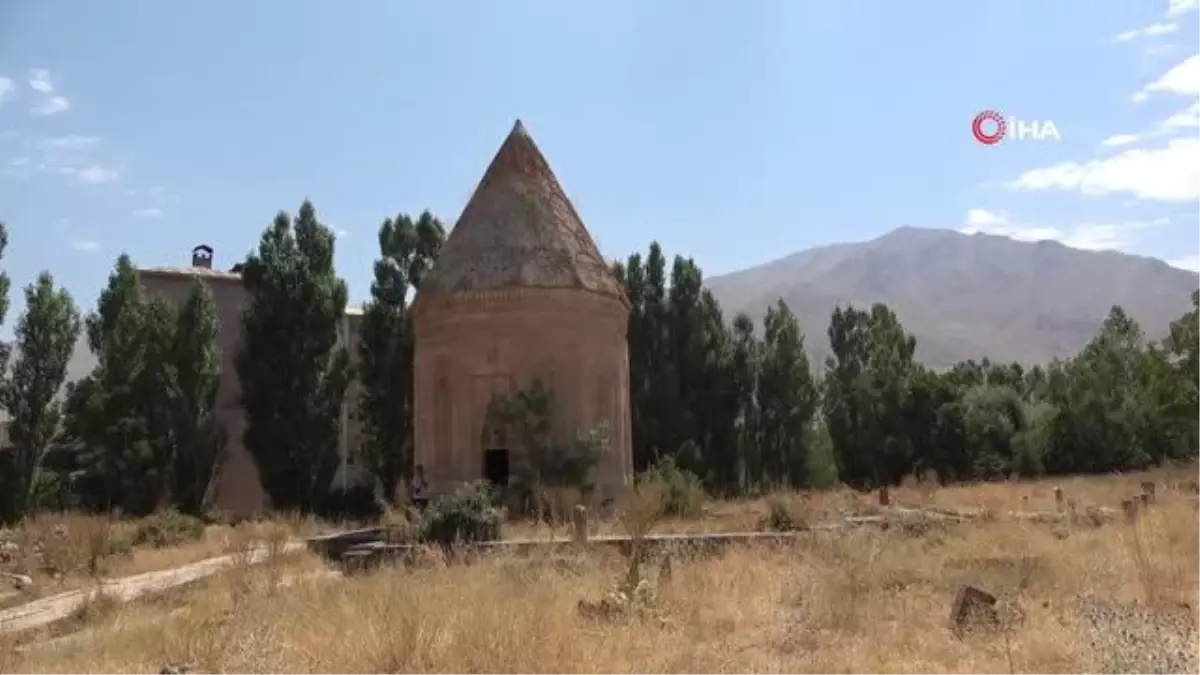 Halime Hatun Kümbeti\'nin görselliğini bozan yurt binasına yıkım kararı