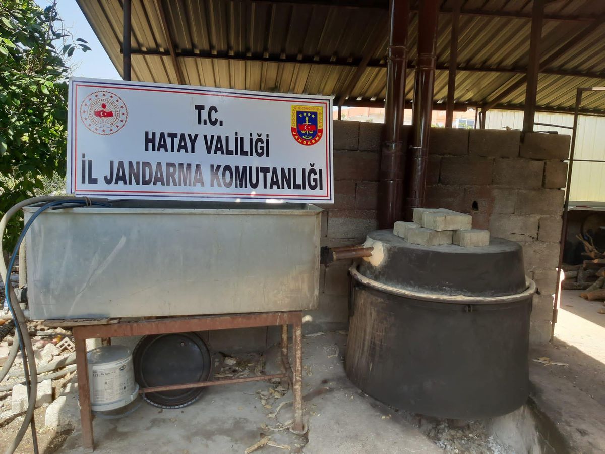 Hatay\'da 13 bin 350 litre sahte içki ele geçirildi