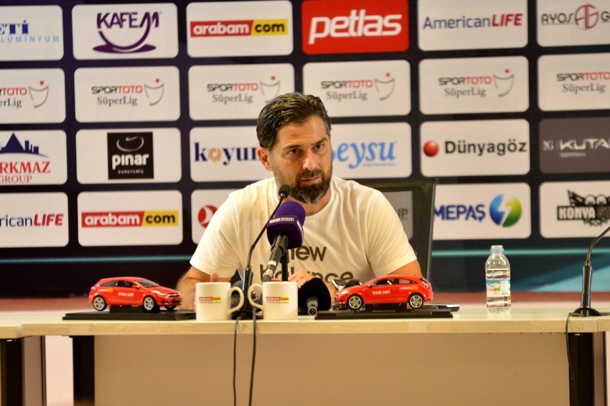 İlhan Palut: "Daha çok atak girişimi yapan ve topa sahip olan takım Konyaspor\'du"