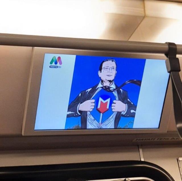 İmamoğlu'nun metrolara verdiği reklam sosyal medyayı ikiye böldü! Kendini 'süper kahraman' olarak gösterdi İmamoğlu'nun metrolara verdiği reklam sosyal medyayı ikiye böldü! Kendini 'süper kahraman' olarak gösterdi