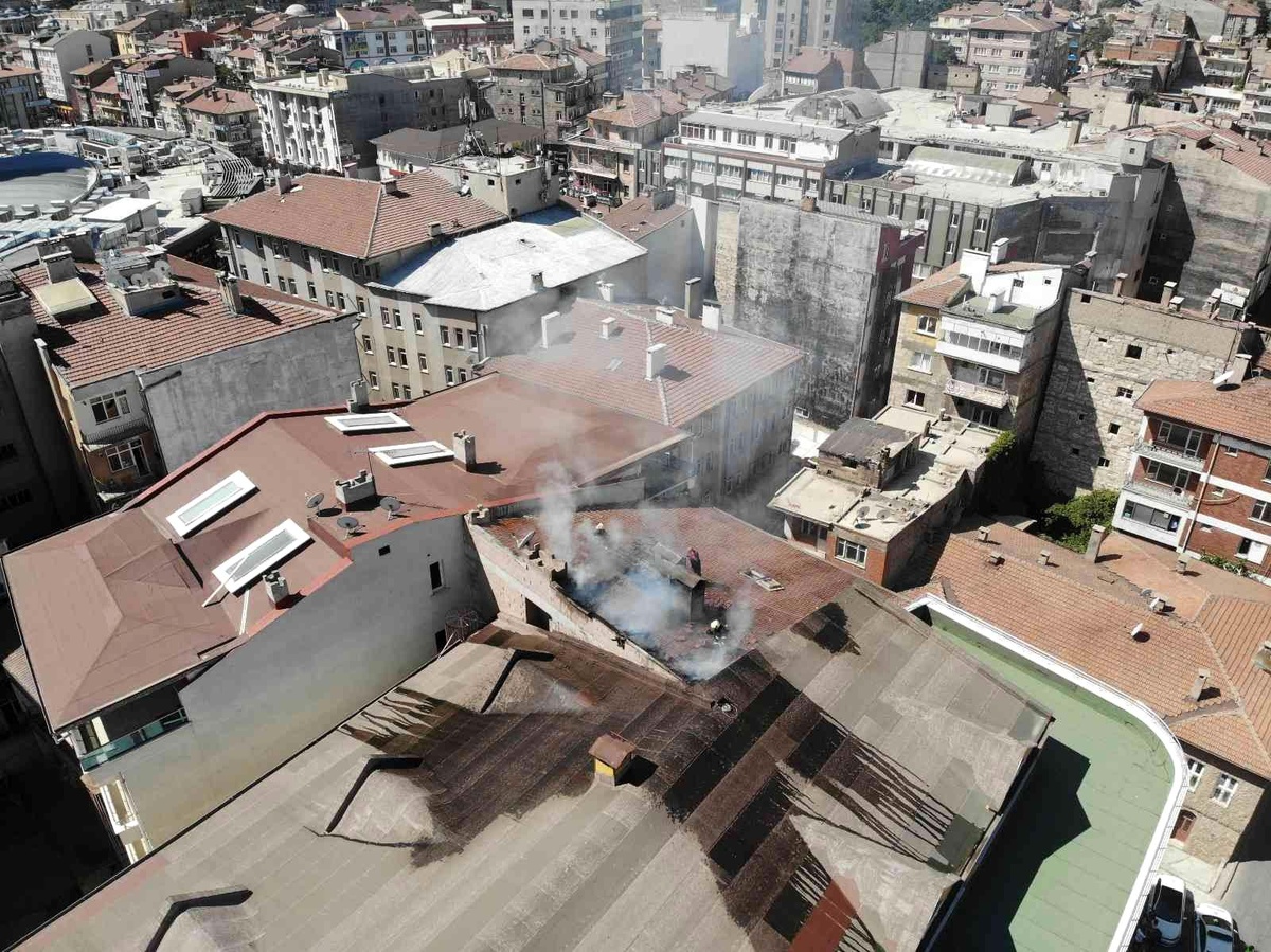 İtfaiye dar sokağa girmekte zorlandı