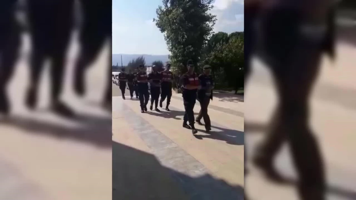 İzmir\'de Aranan 18 Suçlu Yakalandı