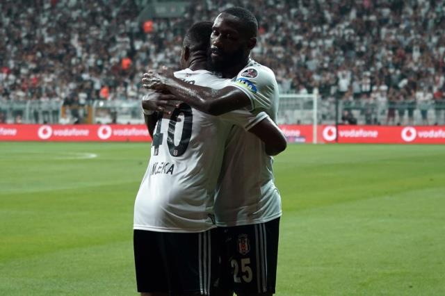 Kara Kartal golcüleriyle liderliğe kanatlandı! Beşiktaş, Sivas engelini rahat geçti Kara Kartal golcüleriyle liderliğe kanatlandı! Beşiktaş, Sivas engelini rahat geçti