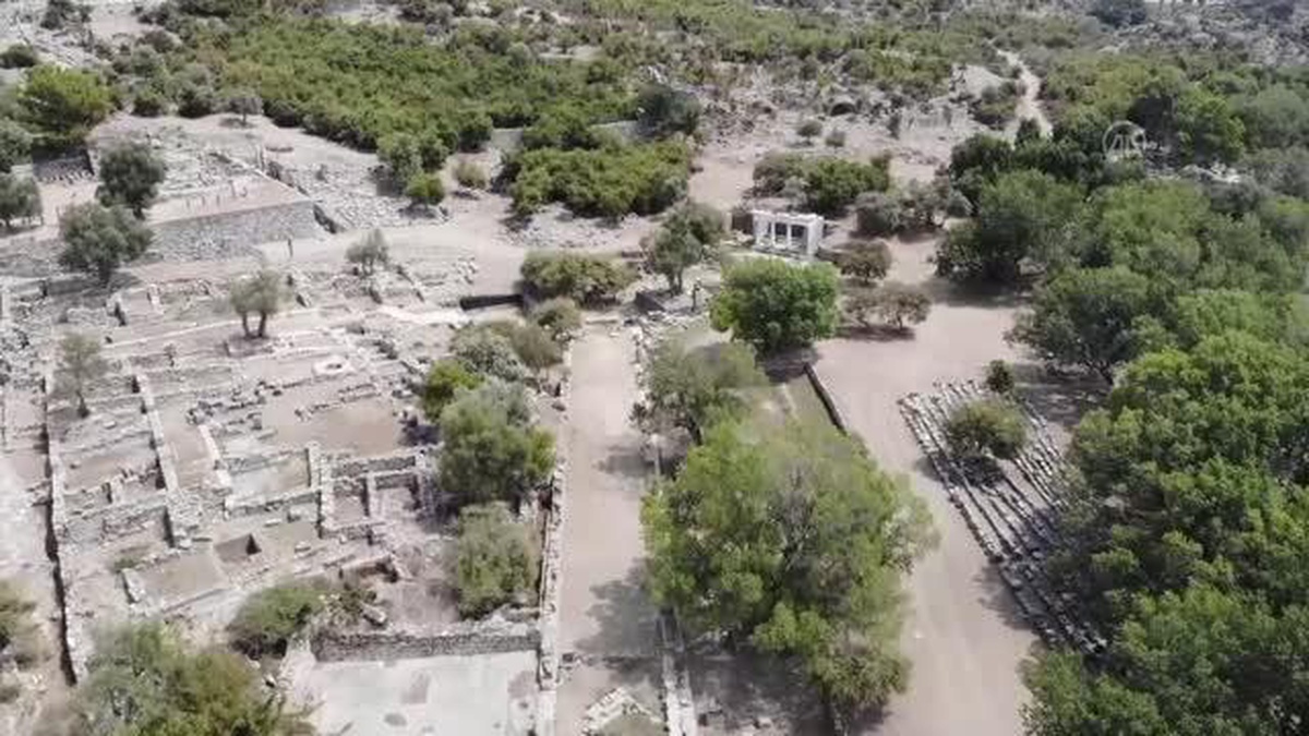Kaunos Antik Kenti\'nde kilisedeki Bizans mezarları gün yüzüne çıkarılıyor