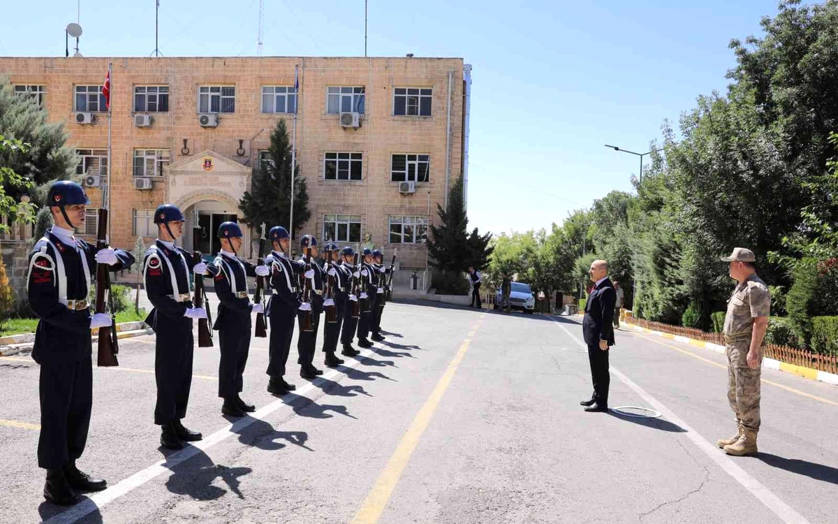Mardin Valisi Demirtaş\'tan Jandarma Komutanı Tataroğlu il bir araya geldi