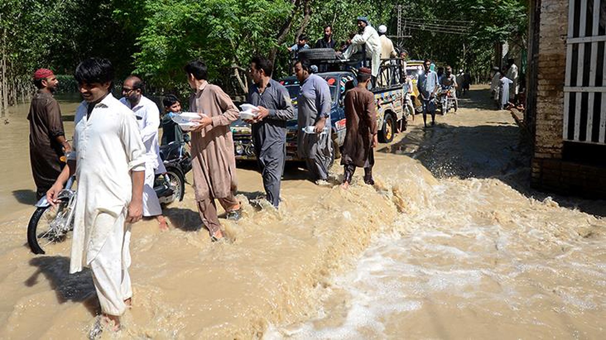 Pakistan\'da iklim faciası yaşanıyor: Son 2,5 ayda muson yağmurları nedeniyle ölenlerin sayısı 1061\'e ulaştı