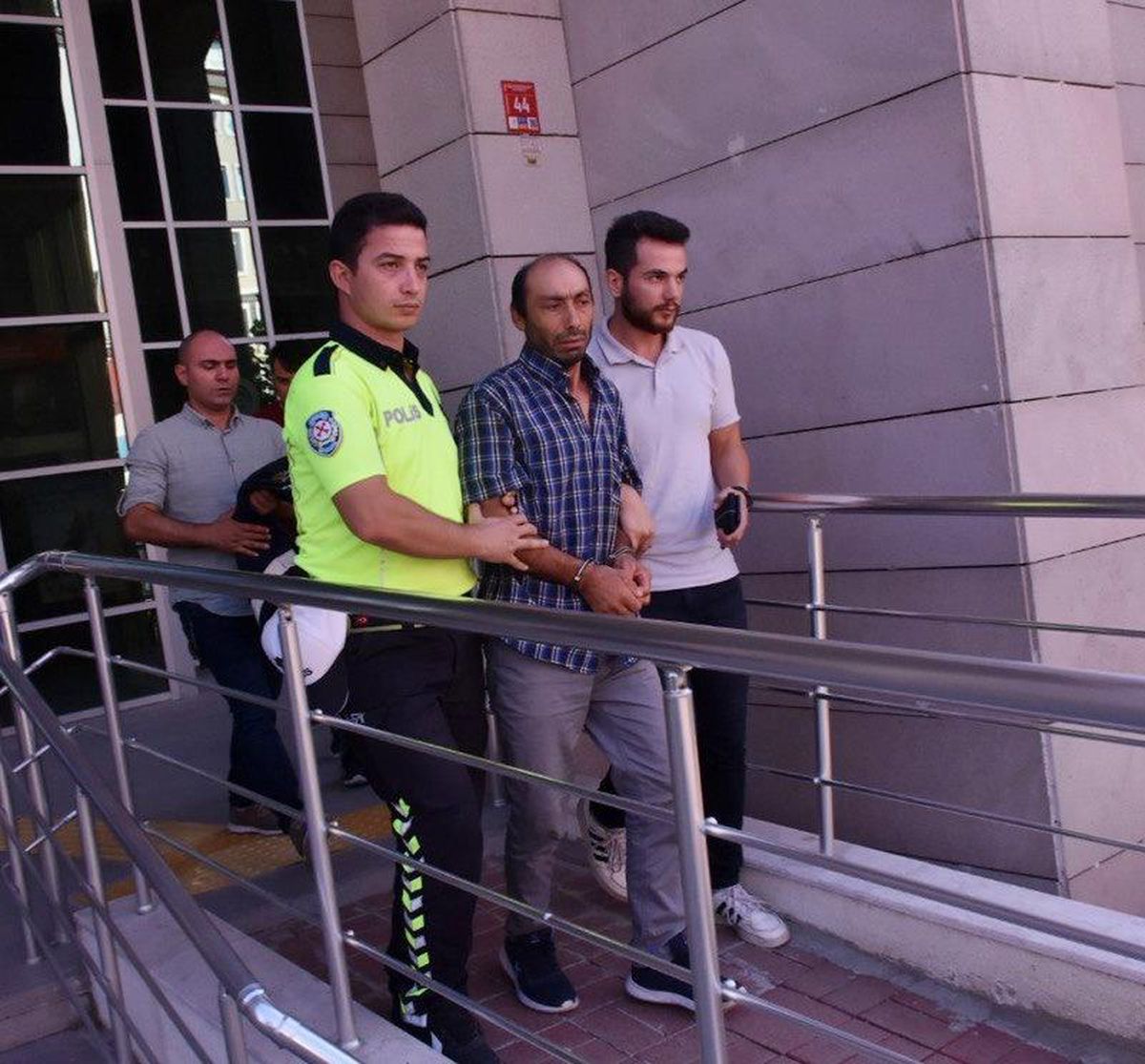 Sinop\'ta bir kadın evinde bıçaklanarak öldürüldü