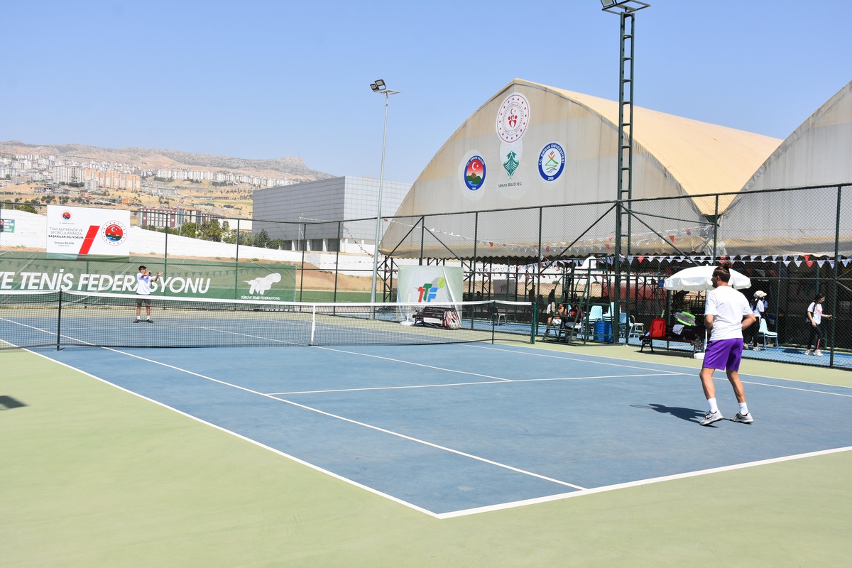 Şırnak\'ta Tenis Doğu ve Güneydoğu Anadolu Takım Şampiyonası müsabakaları sürüyor