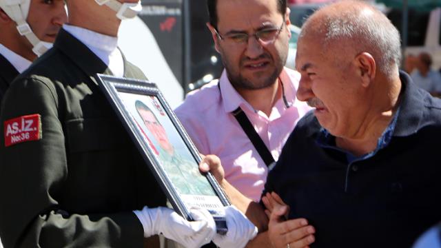 Sözleşmeli er, izne geldiği memleketinde kalp krizinden yaşamını yitirdi Sözleşmeli er, izne geldiği memleketinde kalp krizinden yaşamını yitirdi