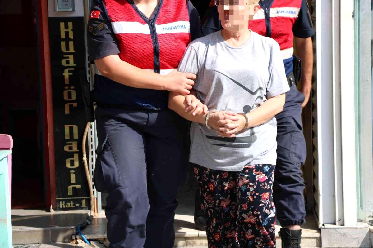 Telsizlerle haberleşen göçmen kaçakçıları 3 aylık takibin ardından yakalandı