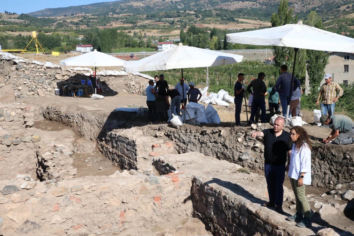 Tokat Valisi Hatipoğlu, Komana Antik Kenti\'ndeki kazı çalışmalarını inceledi