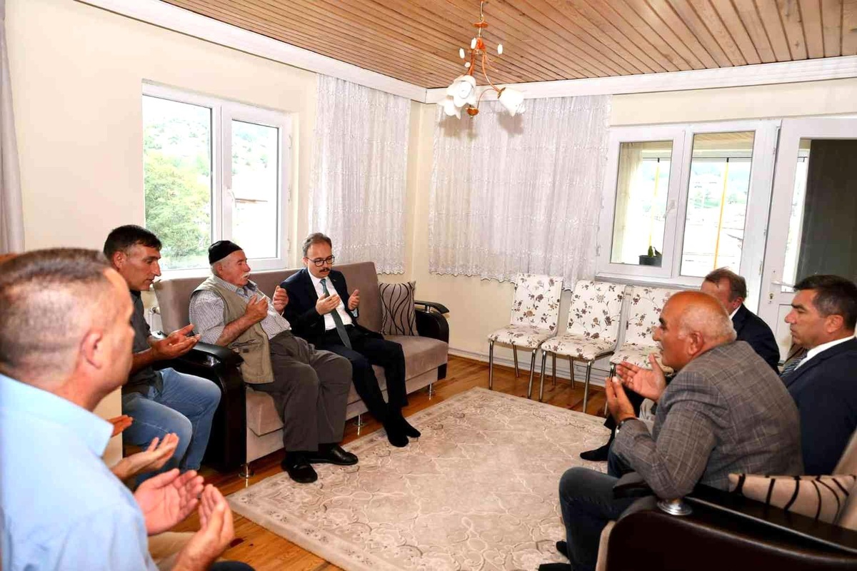 Vali Kızılkya\'nın şehit ailelerine ziyareti devam ediyor