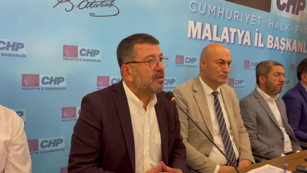 Veli Ağbaba: "Anadolu\'da \'Bal Tutan Parmağını Yer\' Diye Atasözü Var. Bunlar Bırakın Parmağı Arıyı Yemişler"