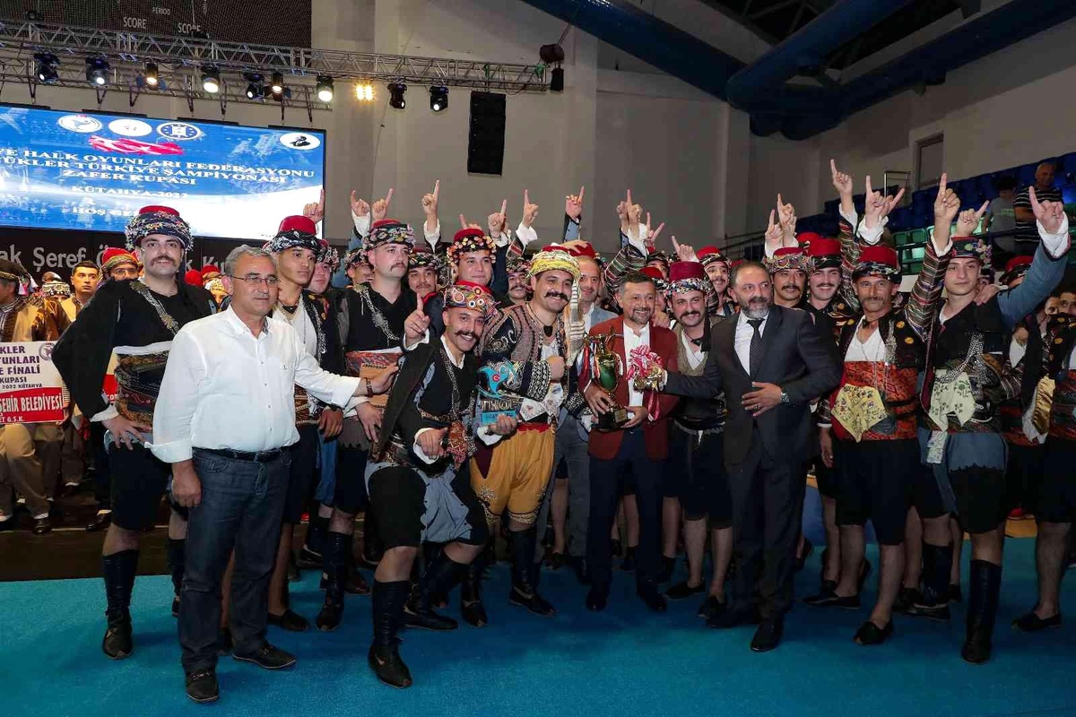 Zafer Kupası\'nda biricilik İzmir Egezade Kültür ve Sanat Gençlik Spor Kulübü\'nün