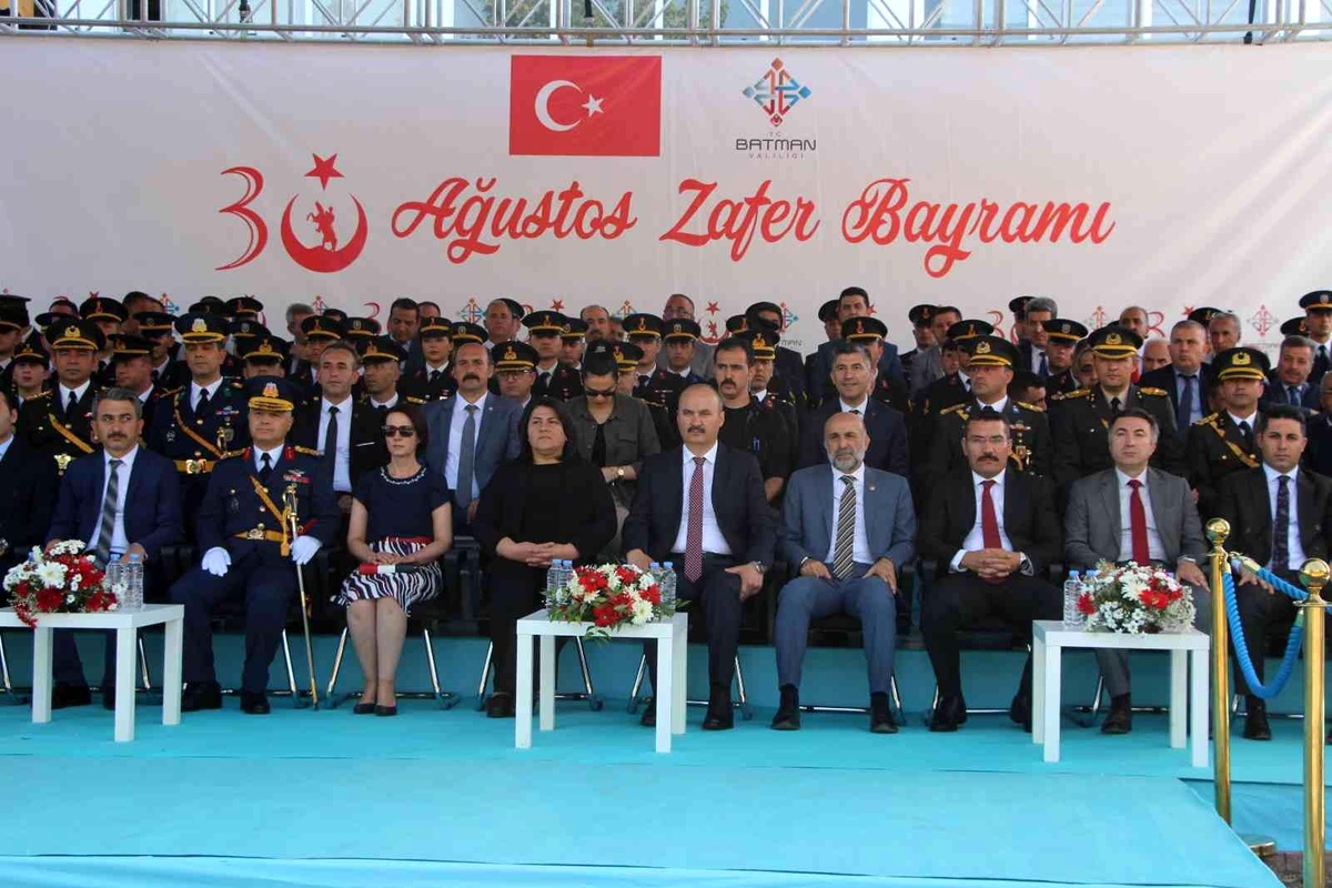Batman\'da coşkulu Zafer Bayramı kutlaması